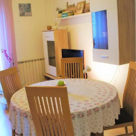 Apartment Nena Murter