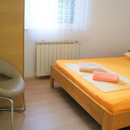 Apartment Nena Murter