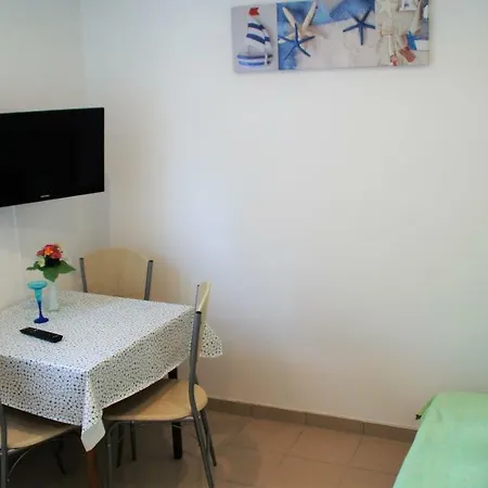 Apartment Nena Murter
